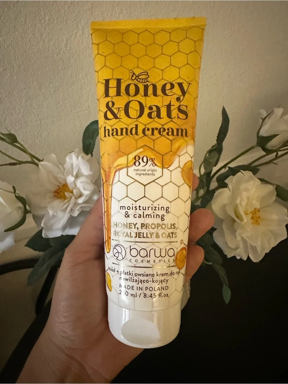 Barwa Honey & Oats Moisturizing Hand Cream — Yellow